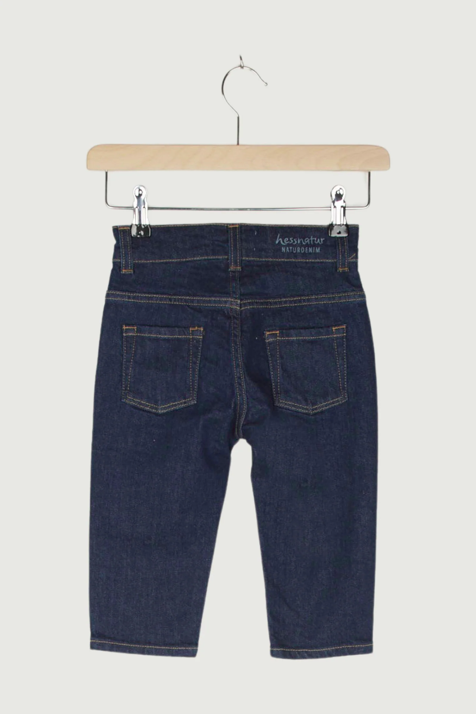 Second Hand Jeans aus COREVA™ Bio-Denim - Image 2