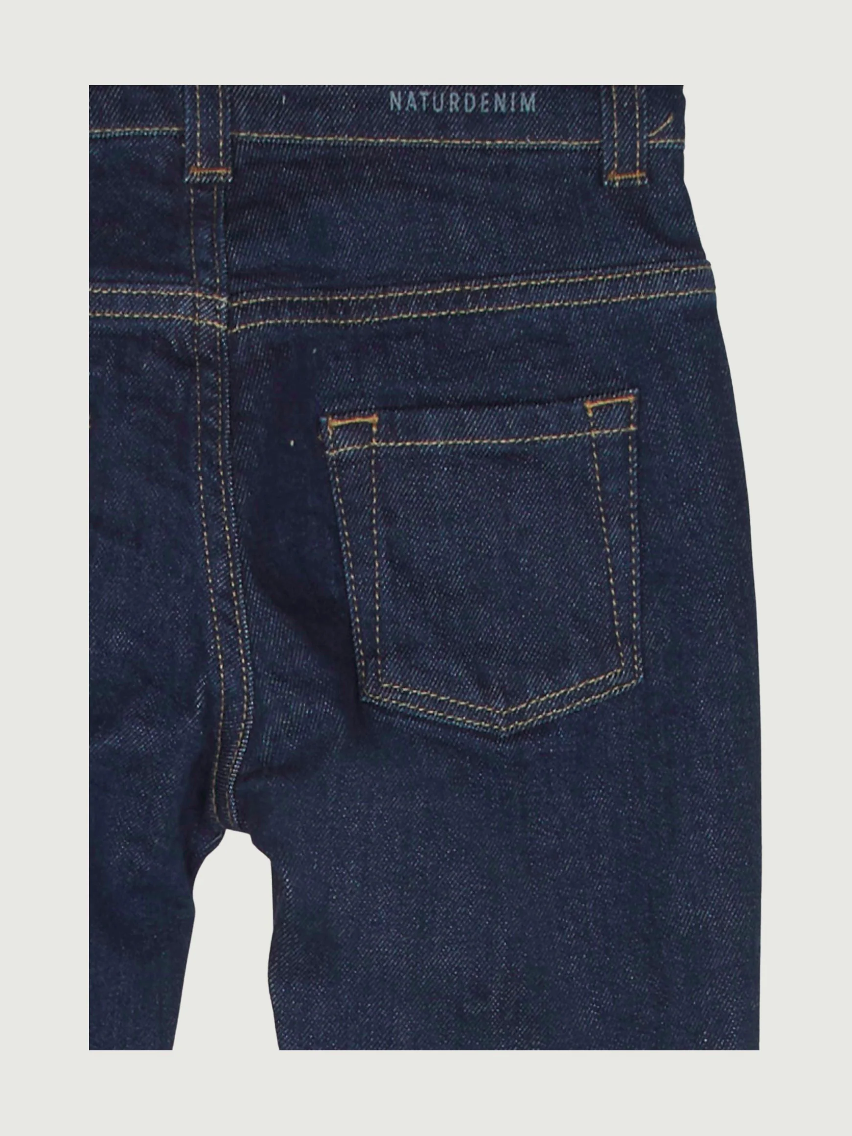 Second Hand Jeans aus COREVA™ Bio-Denim - Image 3