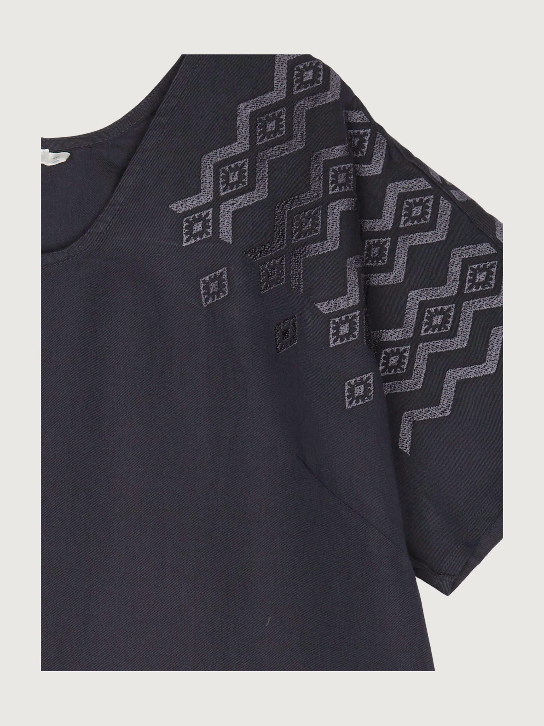 Second Hand Kleid mit Stickerei aus Leinen mit Bio-Baumwolle - Image 3