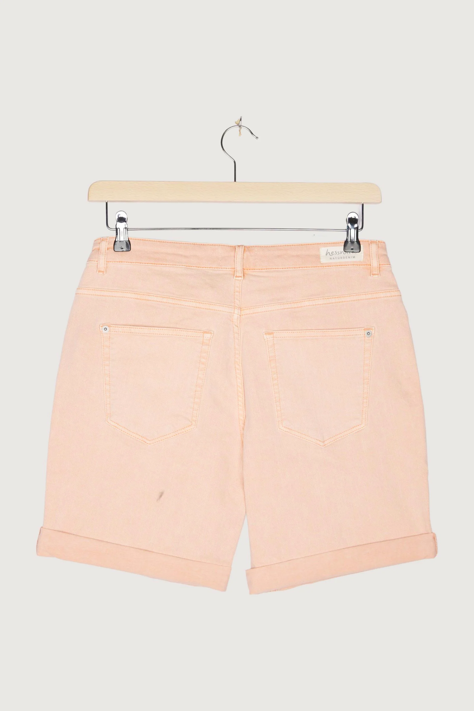 Secondhand Shorts mineralgefärbt aus Bio-Denim - Image 5