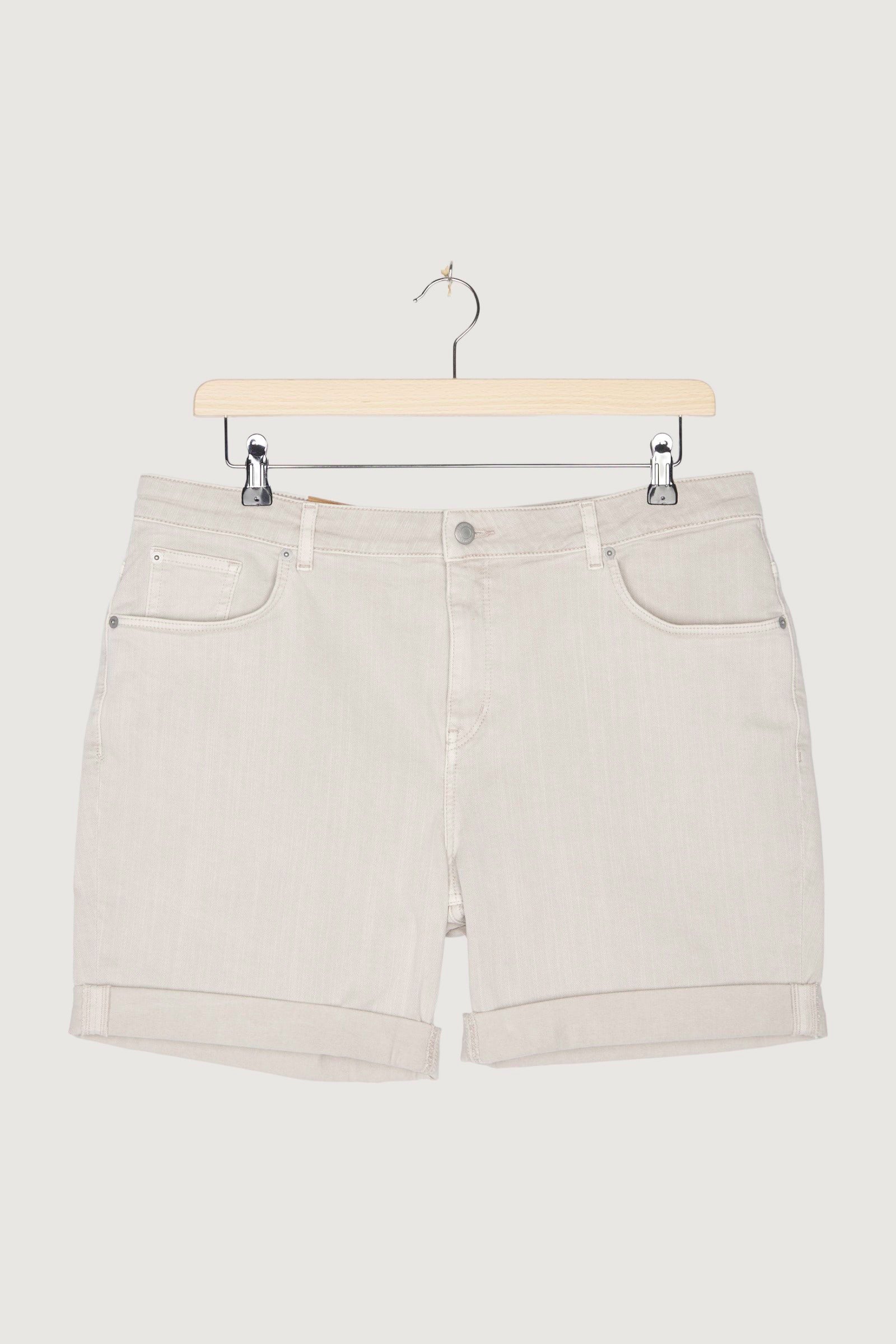 Secondhand Shorts mineralgefärbt aus Bio-Denim - Image 7