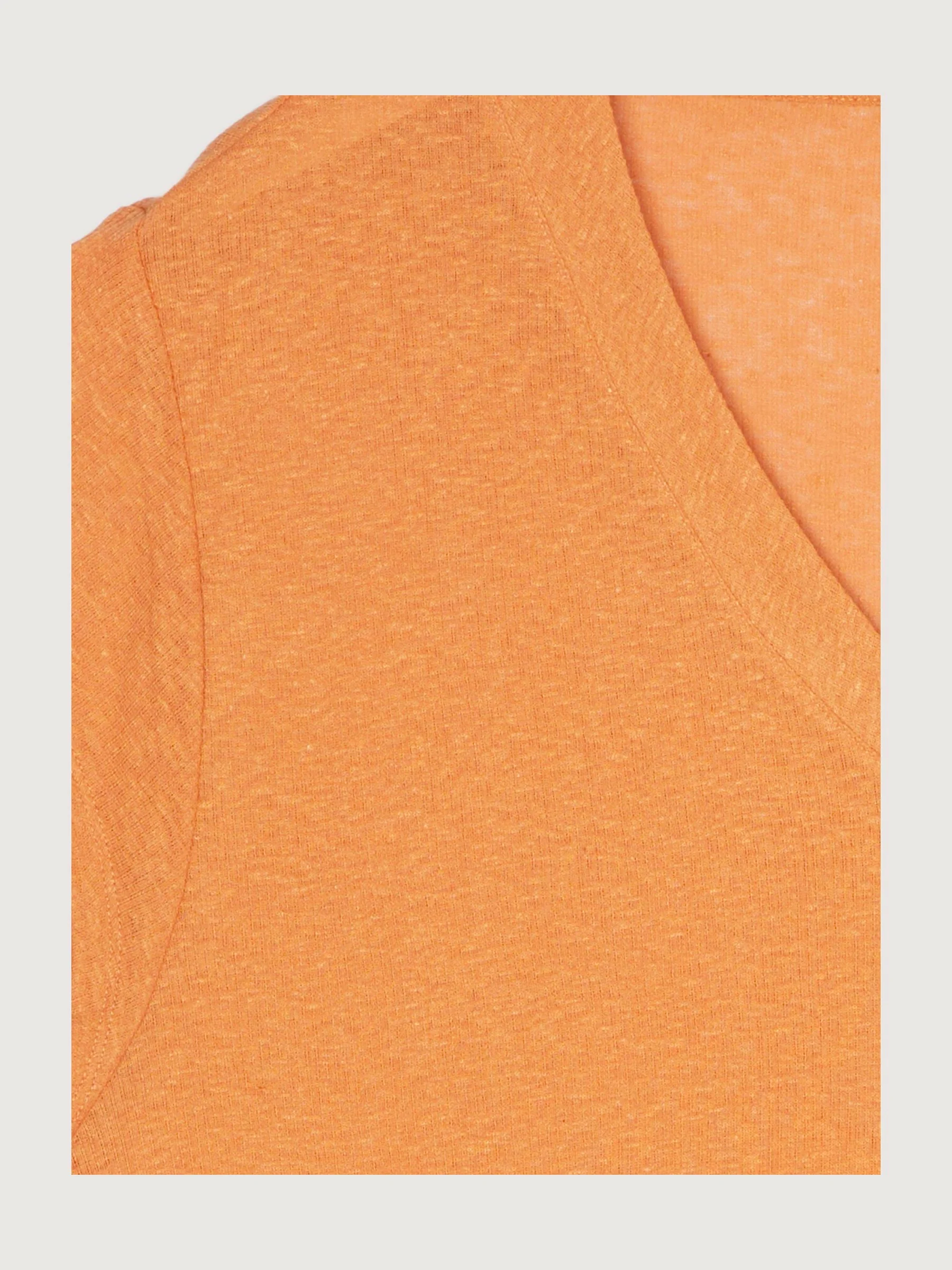 Second Hand V-Shirt aus Bio-Baumwolle mit Seide und Leinen - Image 6