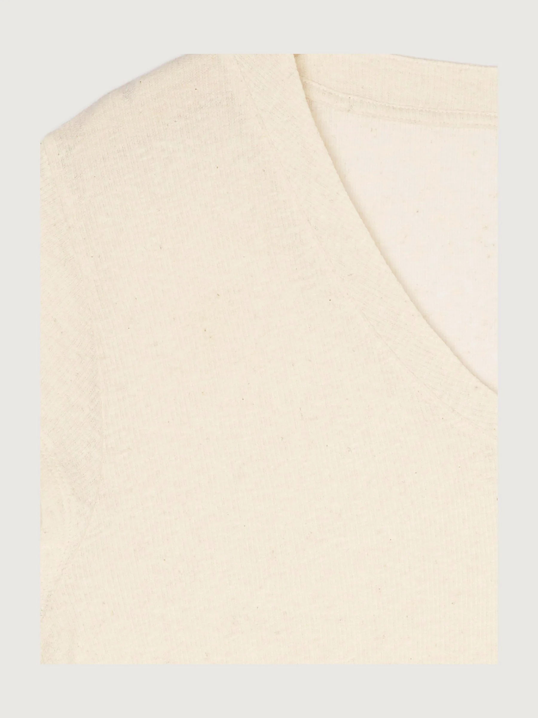 Second Hand V-Shirt aus Bio-Baumwolle mit Seide und Leinen - Image 7