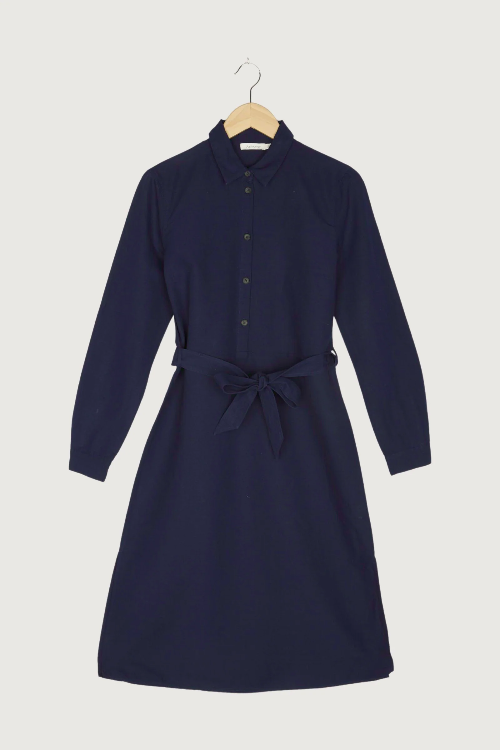 Secondhand Hemdblusen-Kleid aus Manila mit Bio-Baumwolle