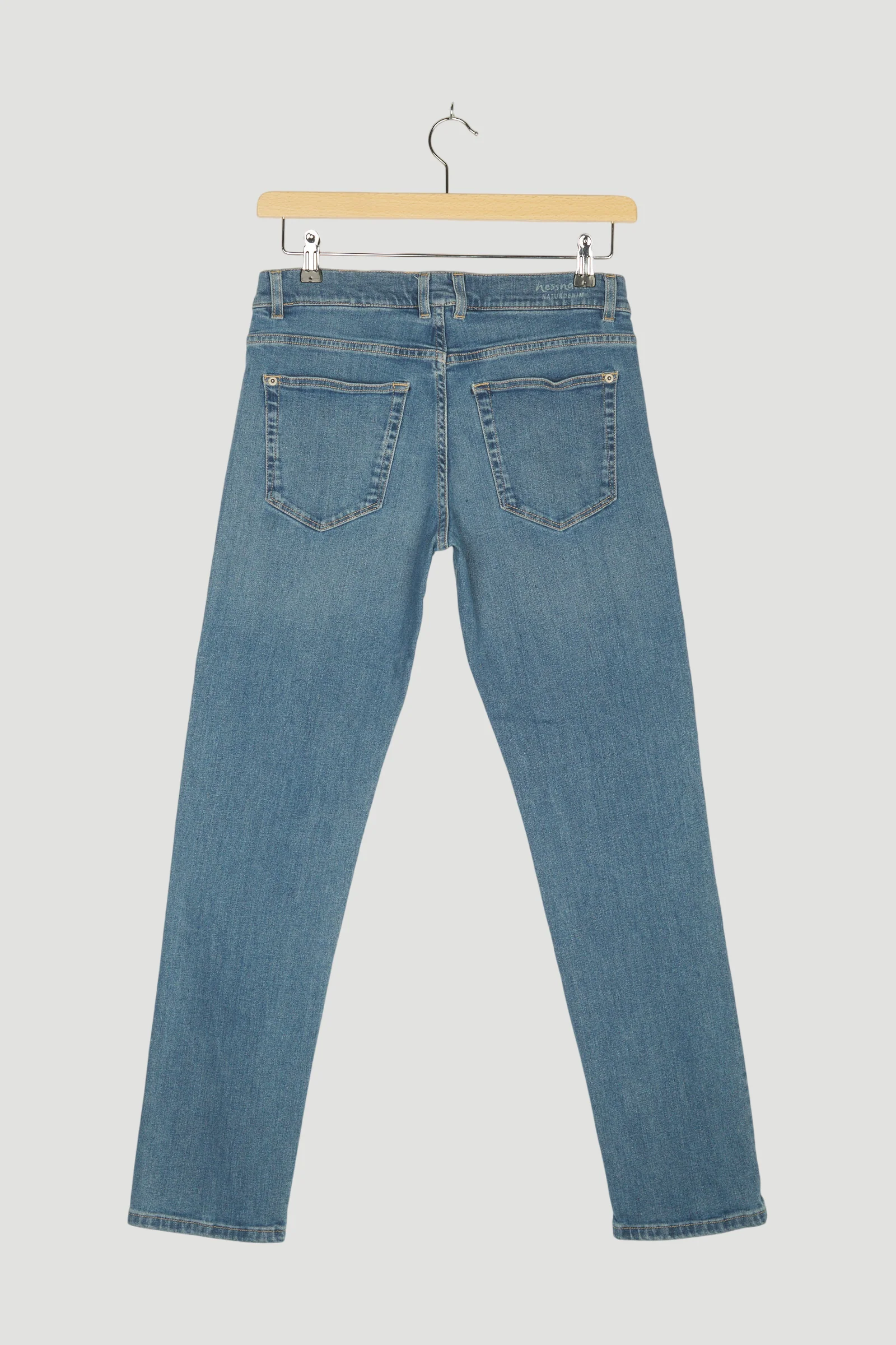 Secondhand Jeans Ben Straight Fit aus Bio-Denim - Image 2
