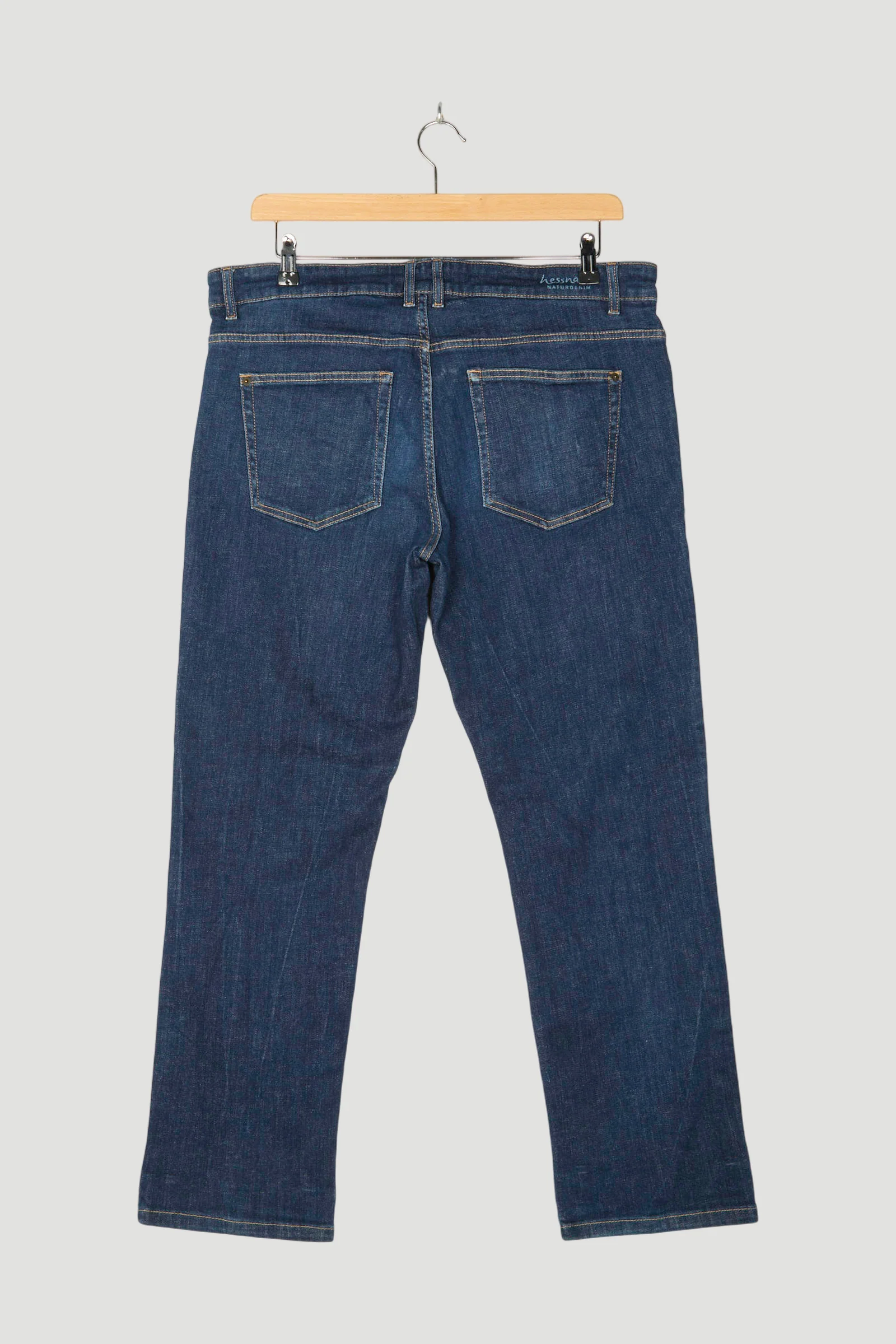 Secondhand Jeans Ben Straight Fit aus Bio-Denim - Image 2