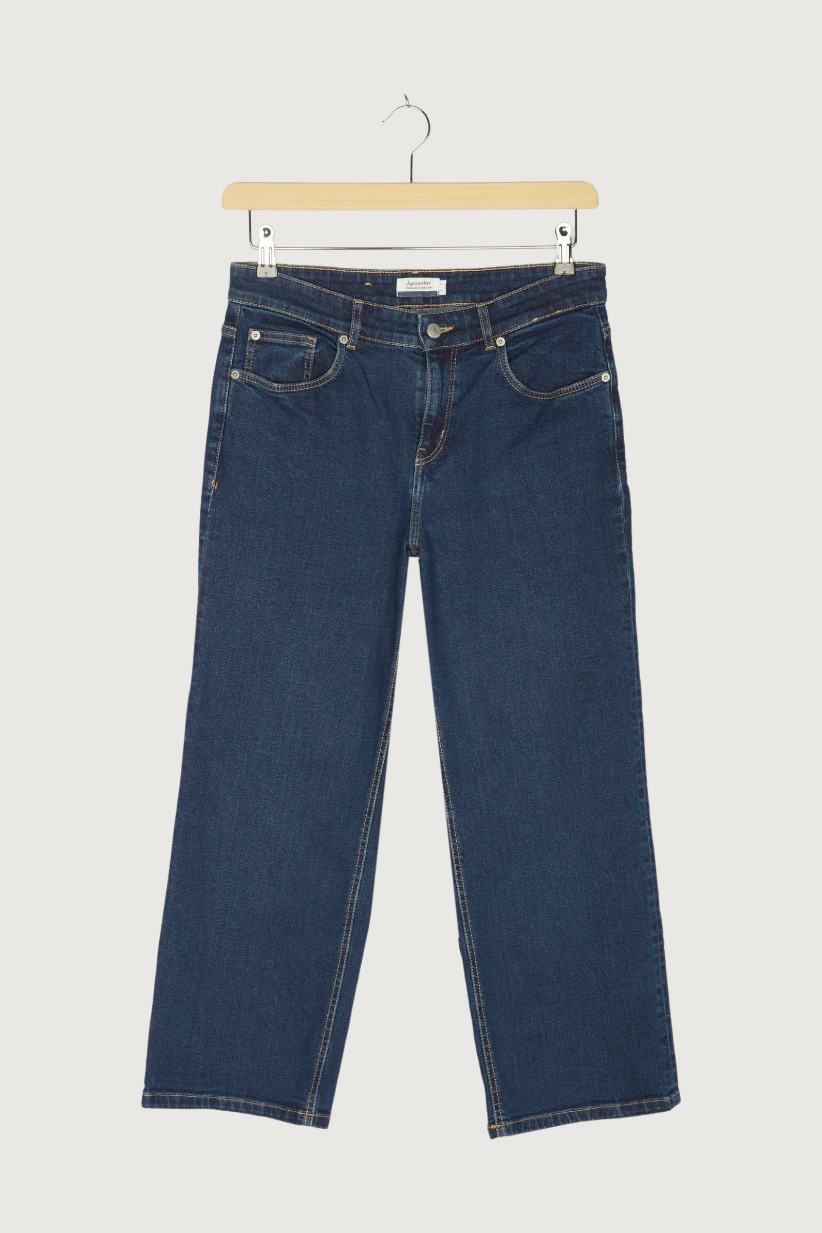 Secondhand Jeans BetterRecycling Barrel Leg aus Bio-Denim