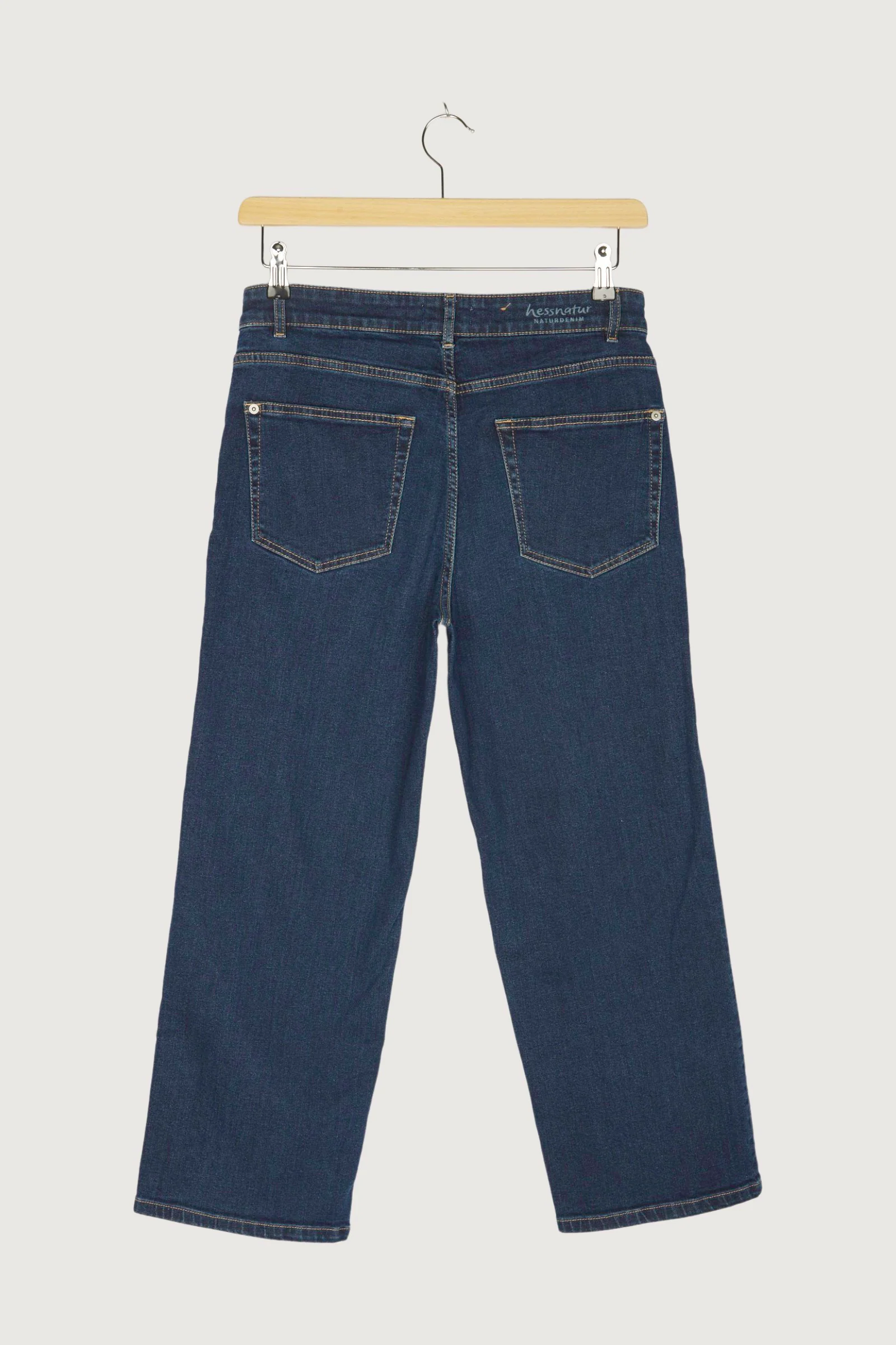 Secondhand Jeans BetterRecycling Barrel Leg aus Bio-Denim - Image 2