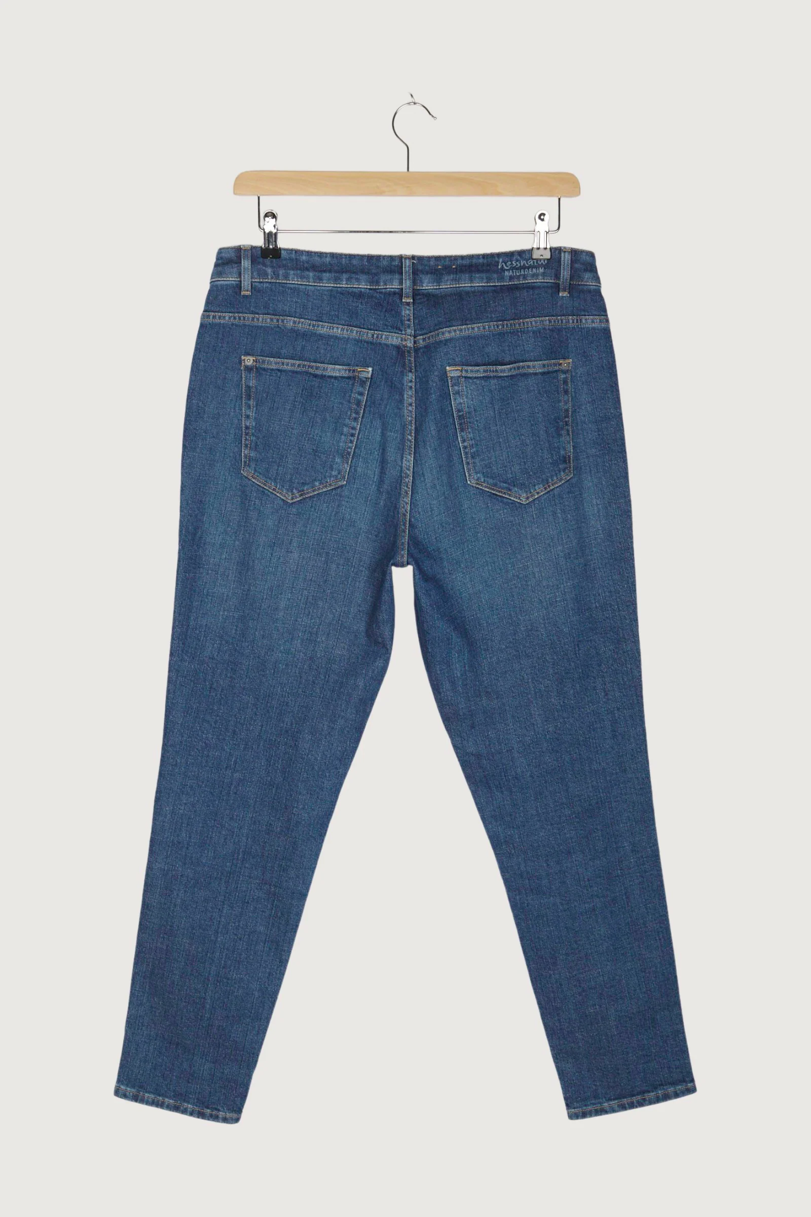 Secondhand Jeans Hanna Mom Fit aus Bio-Denim - Image 8