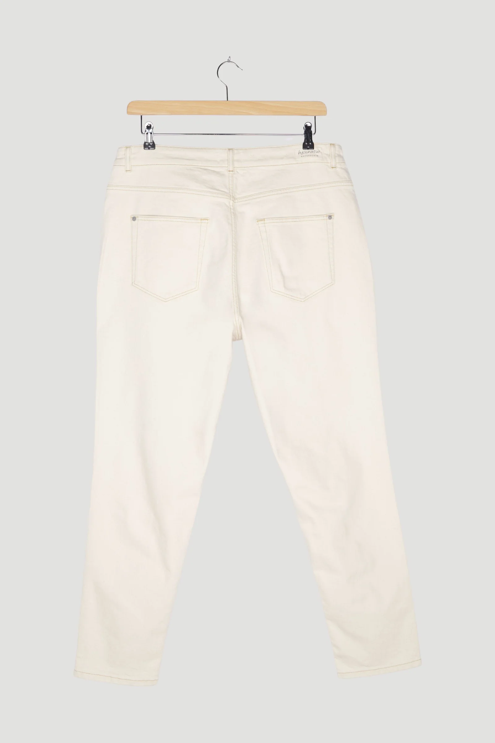 Secondhand Jeans Hanna Mom Fit aus COREVA™ Bio-Denim - Image 5
