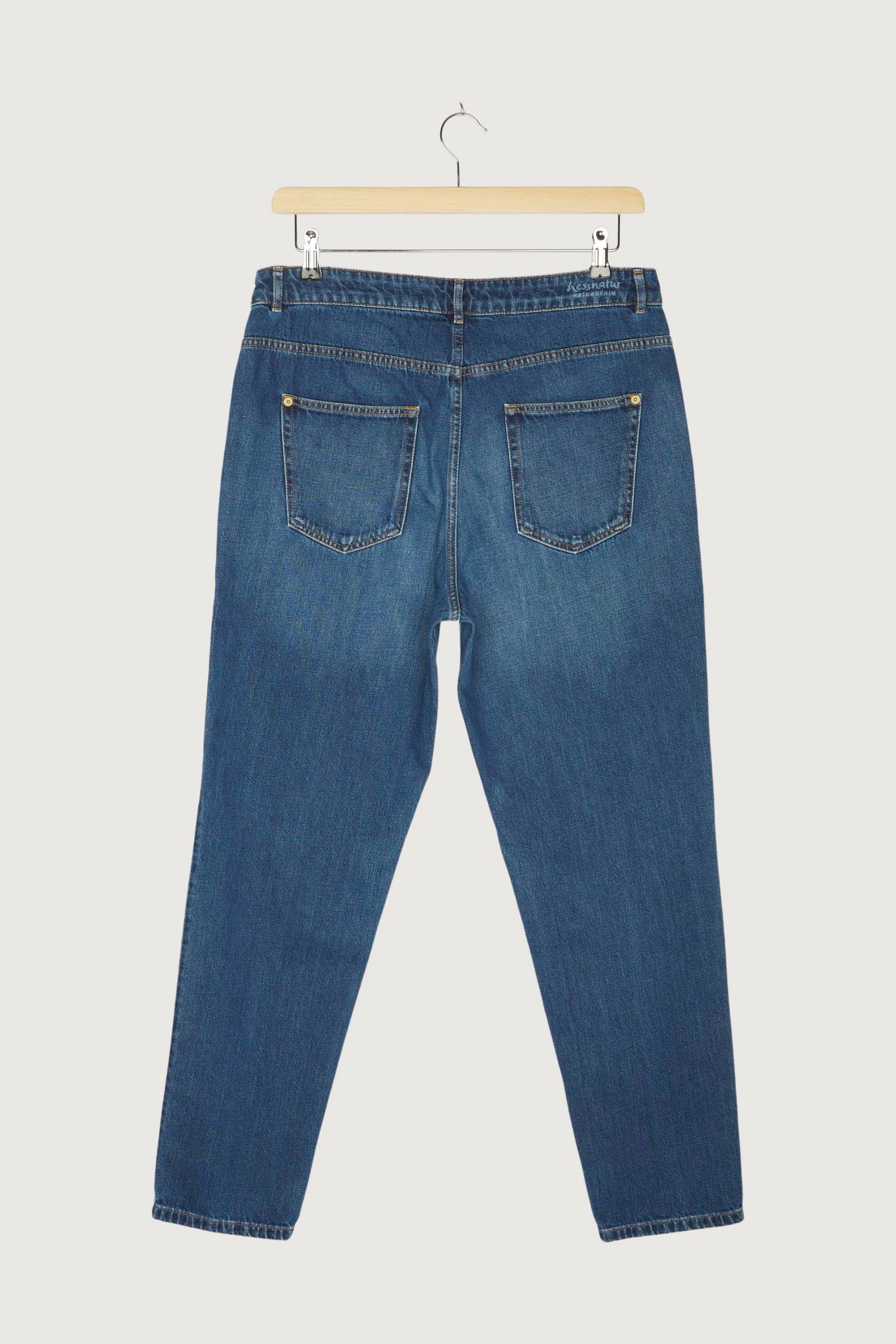 Secondhand Jeans Hanna Mom Fit aus reinem Bio-Denim - Image 11