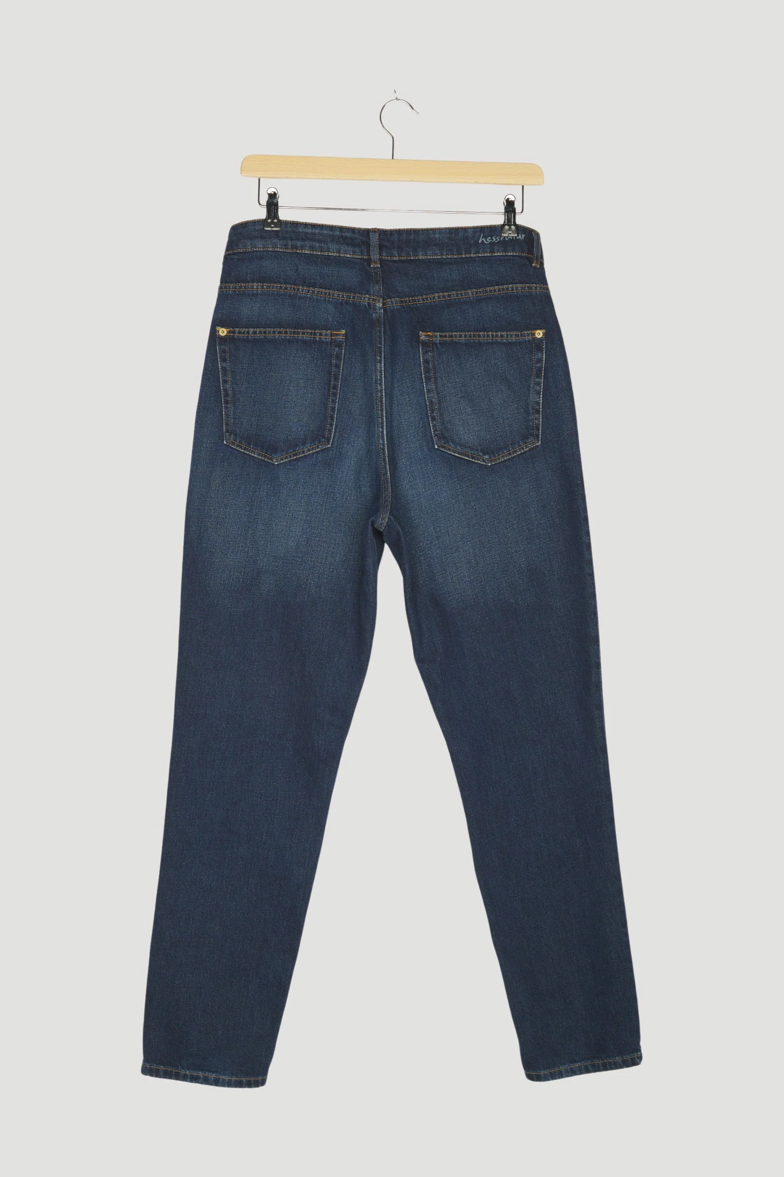 Secondhand Jeans Hanna Mom Fit aus reinem Bio-Denim - Image 2