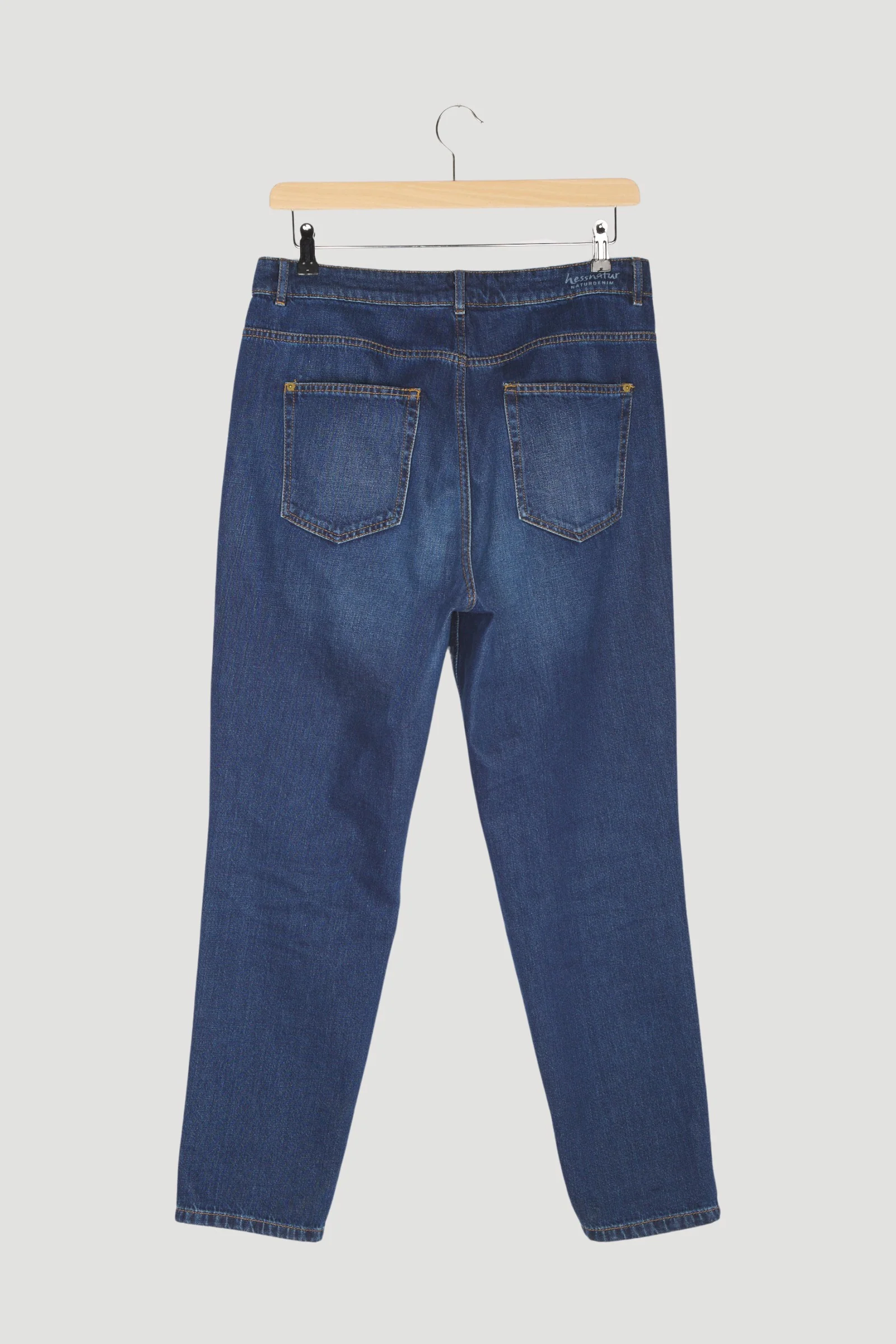 Secondhand Jeans Hanna Mom Fit aus reinem Bio-Denim - Image 8