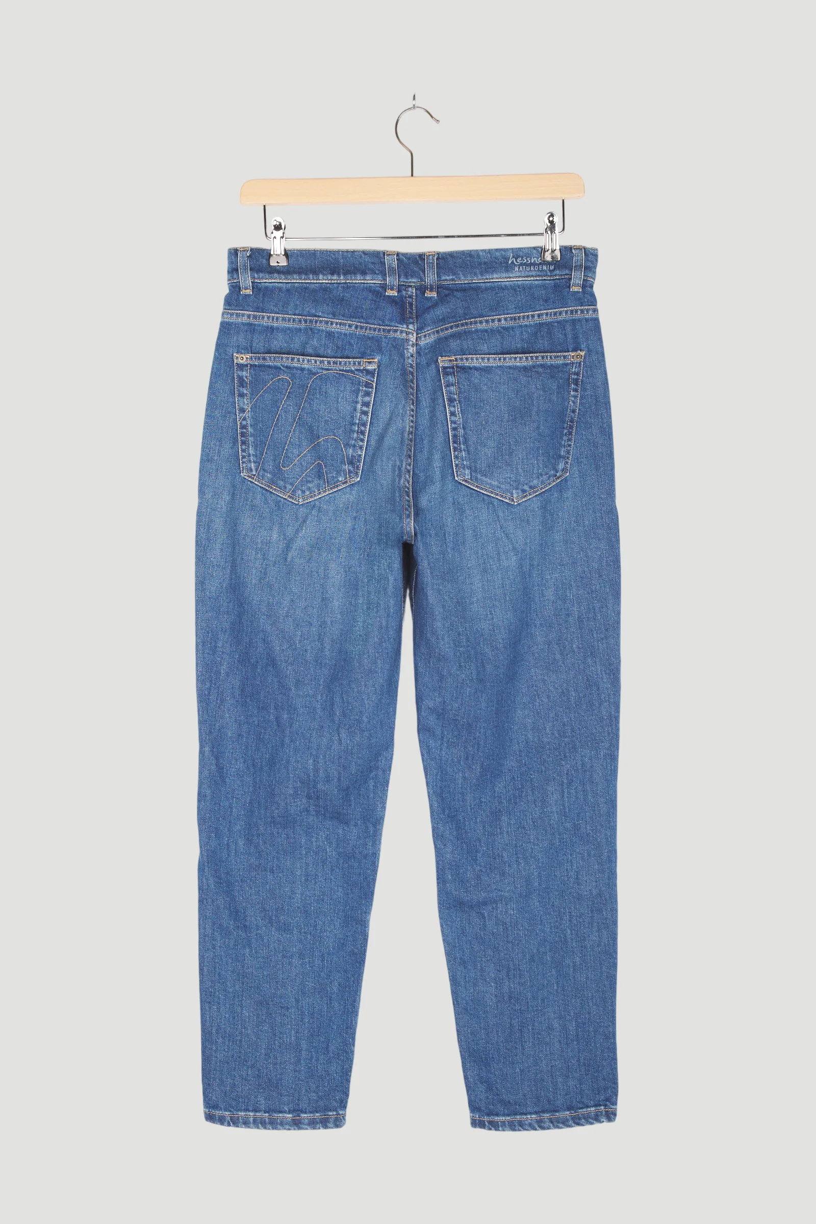 Secondhand Jeans Mads Relaxed Tapered Fit aus Coreva™ Bio-Denim - Image 2