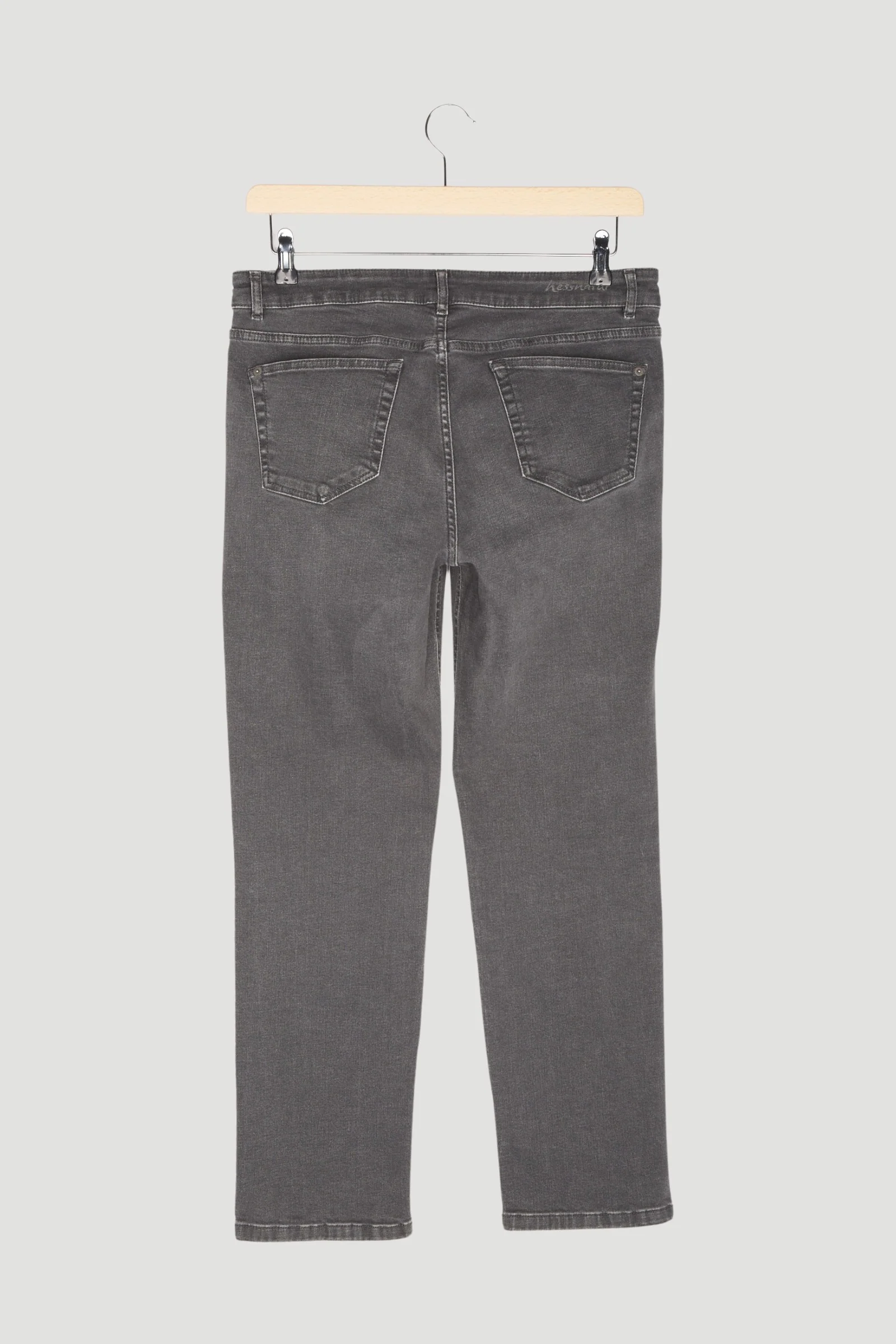 Secondhand Jeans Marie Straight Fit aus Bio-Denim - Image 8