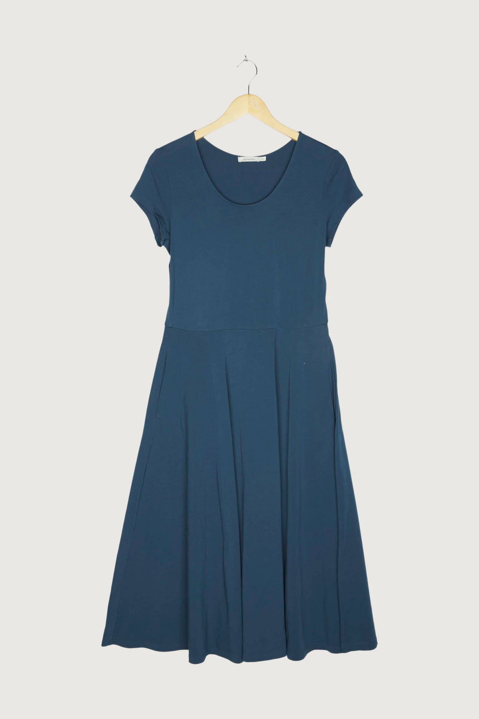 Secondhand Jersey-Kleid aus reiner Bio-Pima-Baumwolle - Image 13