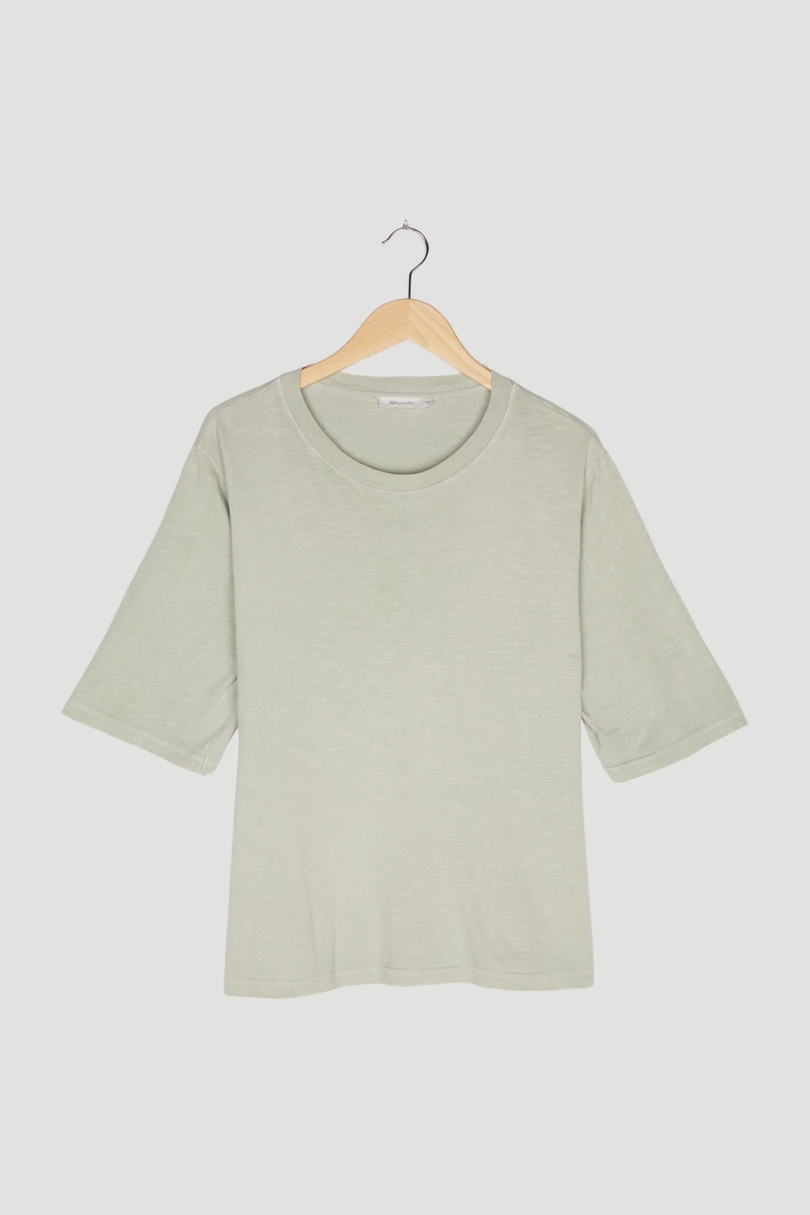 Secondhand Shirt mineralgefärbt aus reiner Bio-Baumwolle
