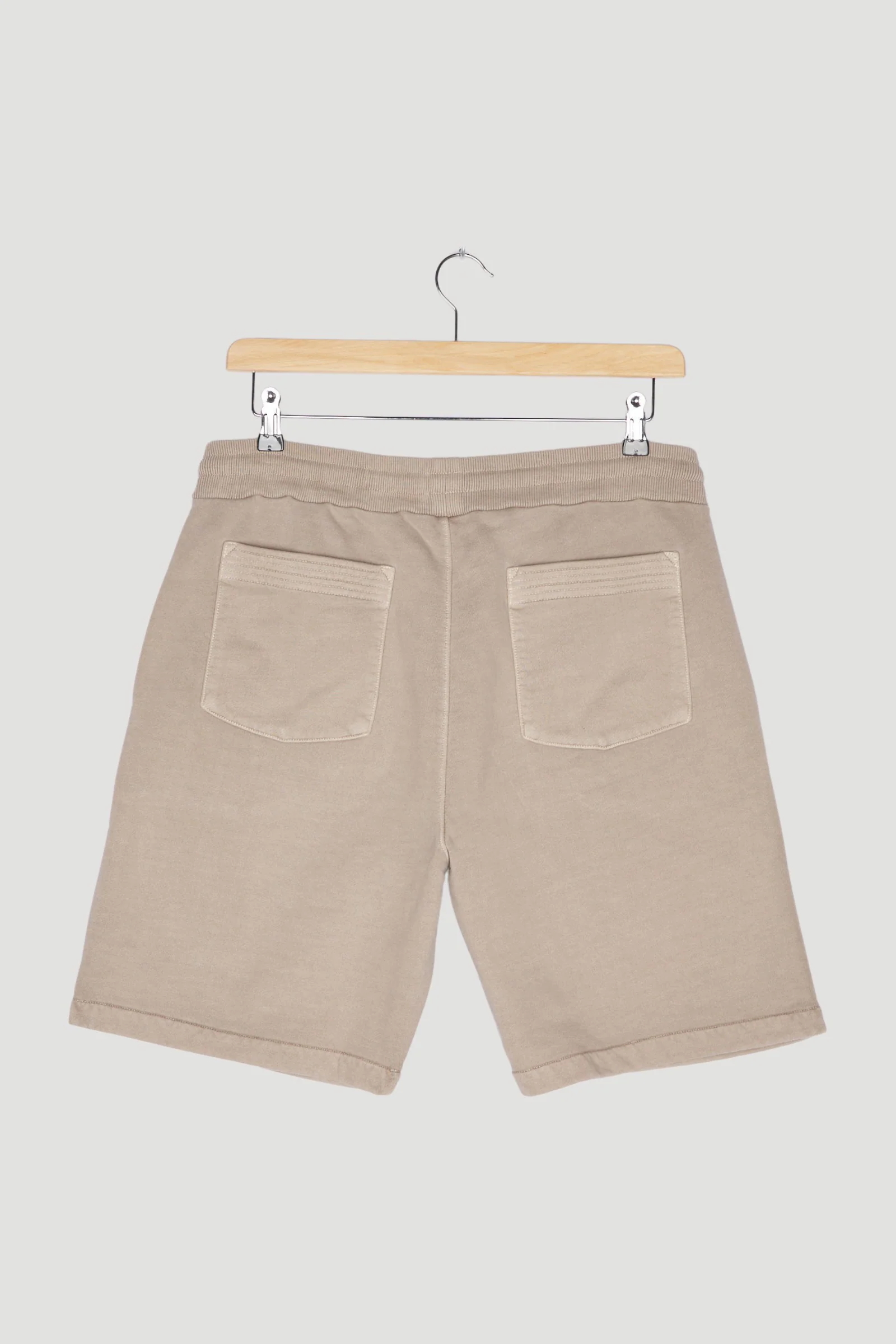 Secondhand Sweatshorts mineralgefärbt aus reiner Bio-Baumwolle - Image 2