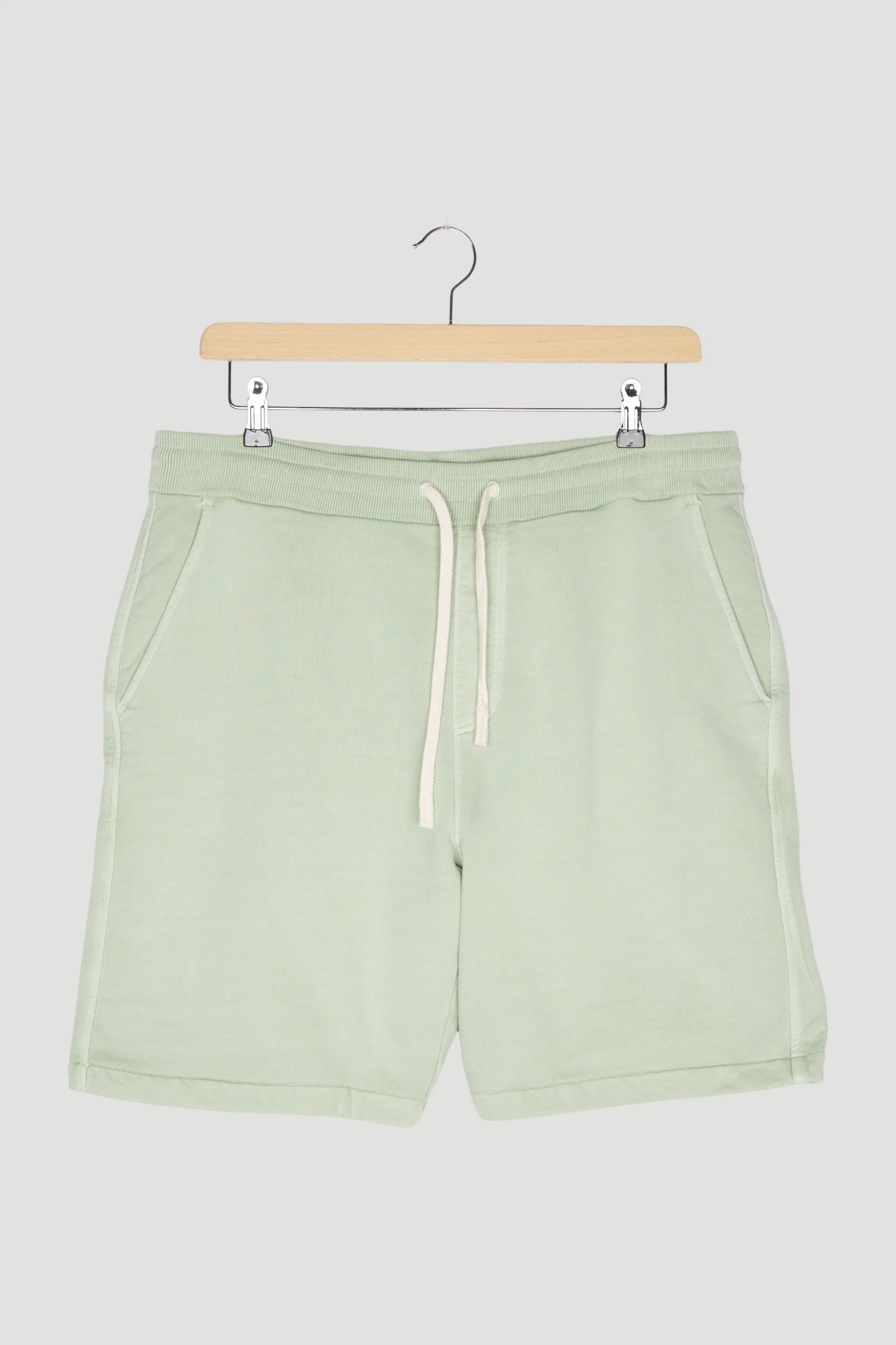 Secondhand Sweatshorts mineralgefärbt aus reiner Bio-Baumwolle - Image 3